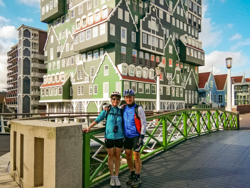 Le città del secolo d'oro in bici e barca
